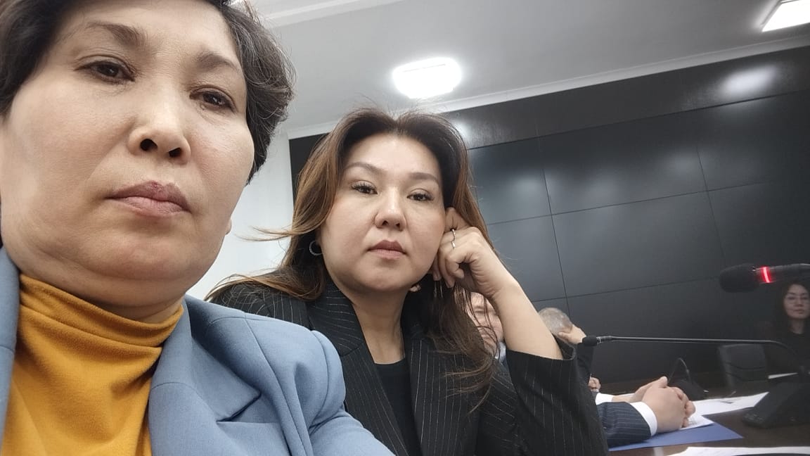 Представитель ассоциации выступает с докладом